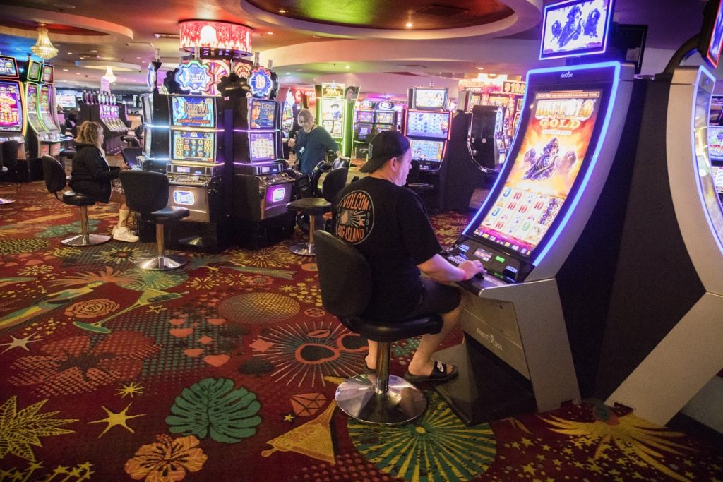 da70dcd2-plaza-061422-1-slots